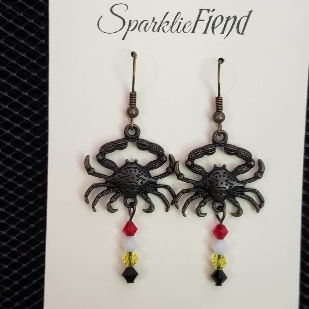 Maryland Collection - Dark antique brass crab and MD flag glass crystal earrings - Picture 4 of 4